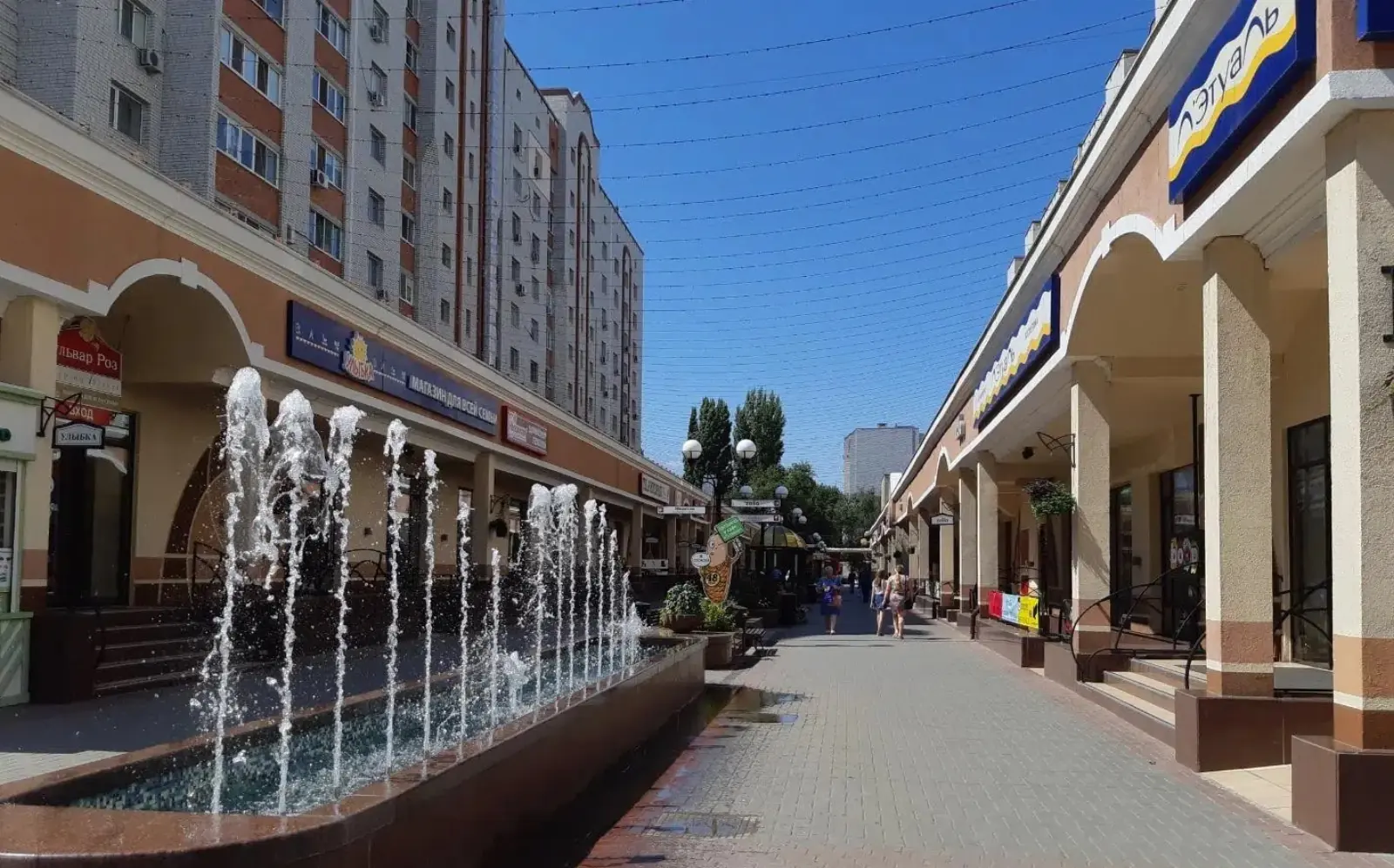 Бульвар Роз — вид с окна